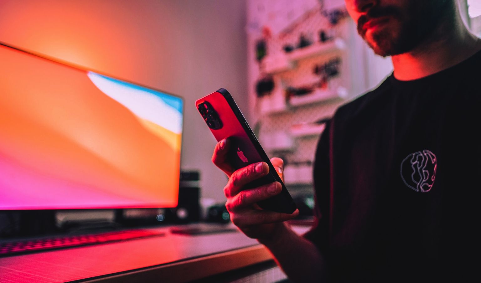 iPhone-in-front-of-computer.